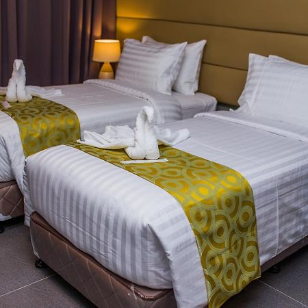 Hotel Costa Brava Tacloban Esterno foto