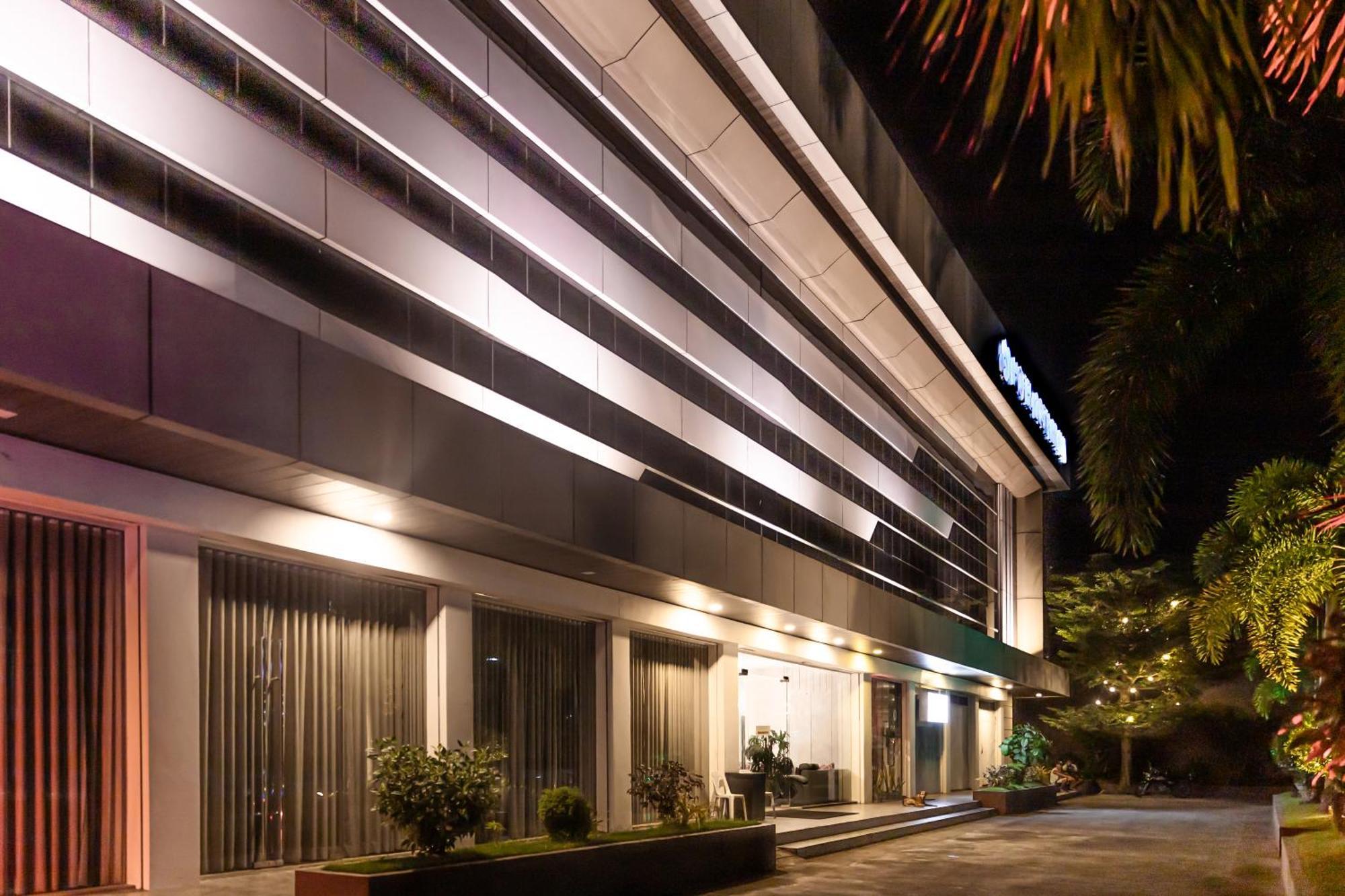 Hotel Costa Brava Tacloban Esterno foto