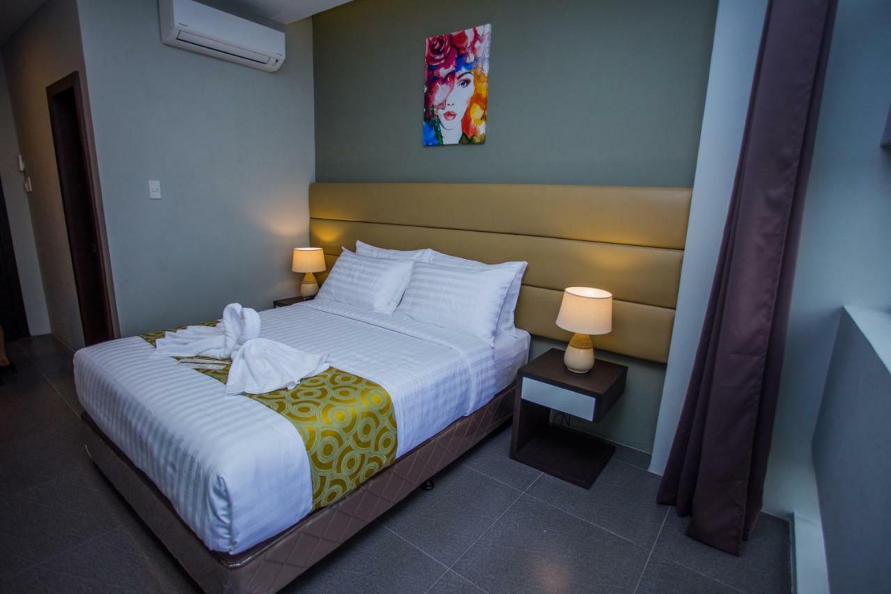 Hotel Costa Brava Tacloban Esterno foto