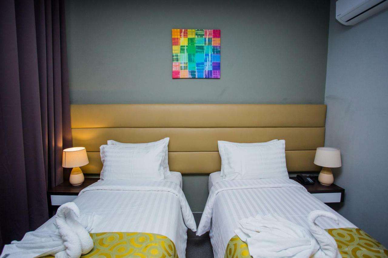 Hotel Costa Brava Tacloban Esterno foto