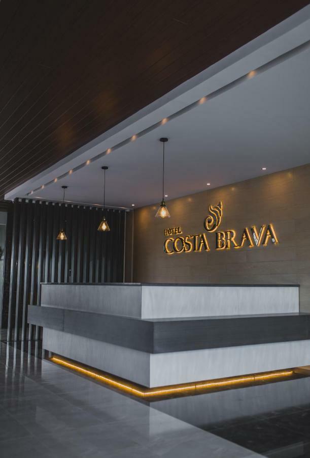 Hotel Costa Brava Tacloban Esterno foto