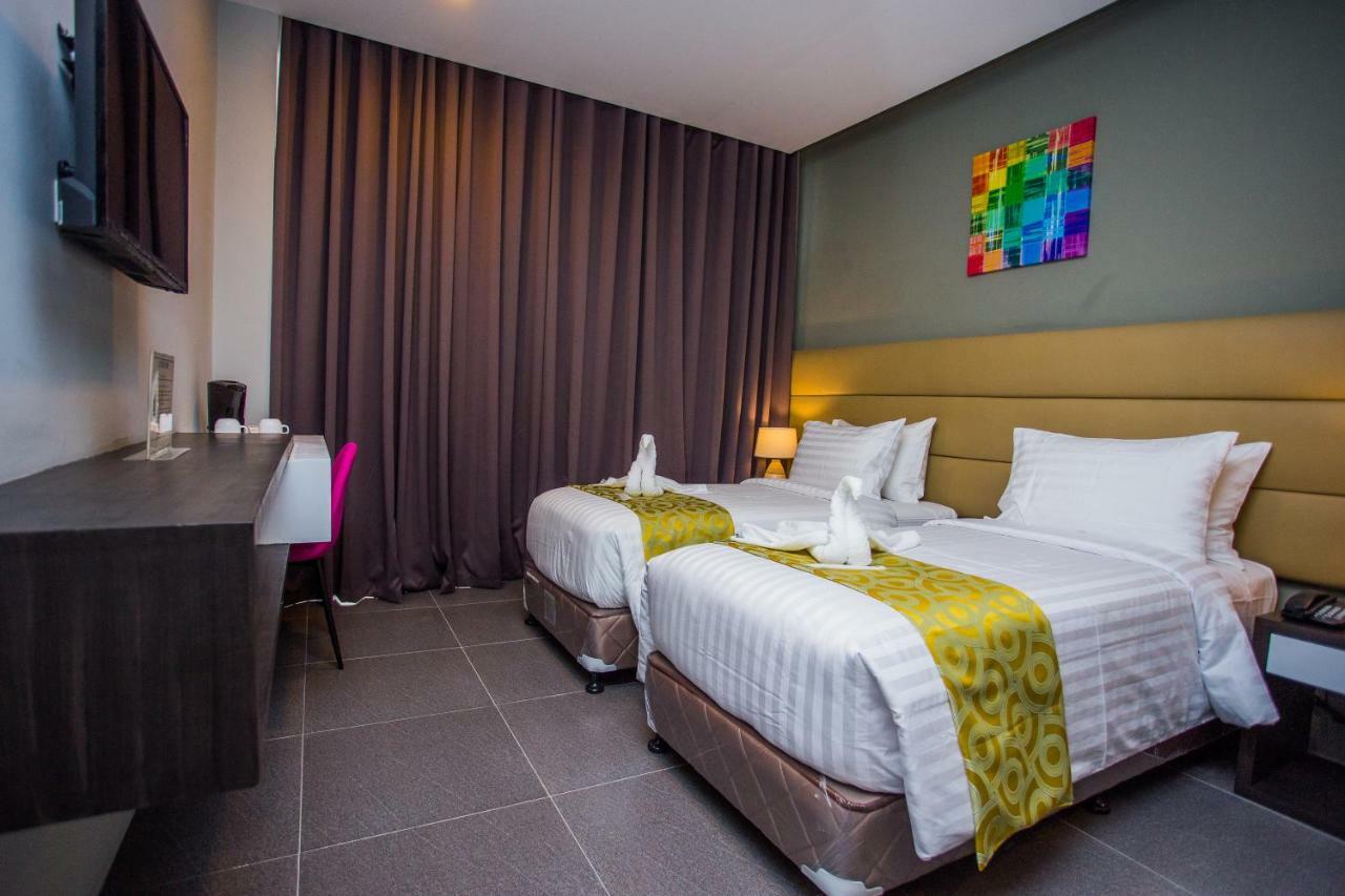 Hotel Costa Brava Tacloban Esterno foto
